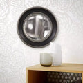 Specchio da parete decorativo rotondo Patterson nero: cornice moderna in resina, specchio da parete da 40 cm