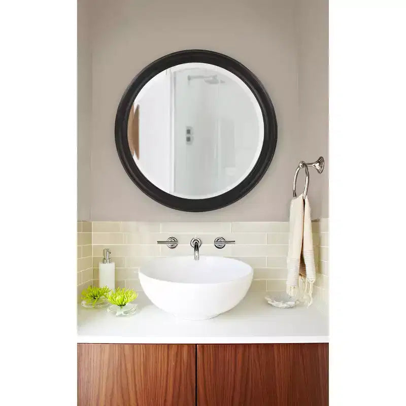 Specchio con cornice in legno nera opaca George rotondo da 36" con bordo smussato