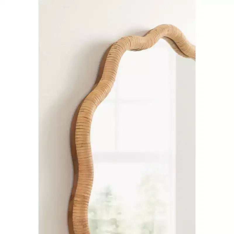Specchio da parete con cornice a conchiglia Rahfy
