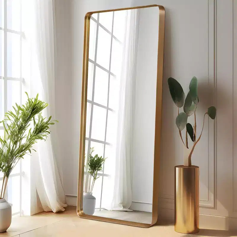 Specchio a figura intera da 31 in. x 71 in. con cornice profonda rettangolare con angoli arrotondati in alluminio, colore oro, da parete o da appoggio