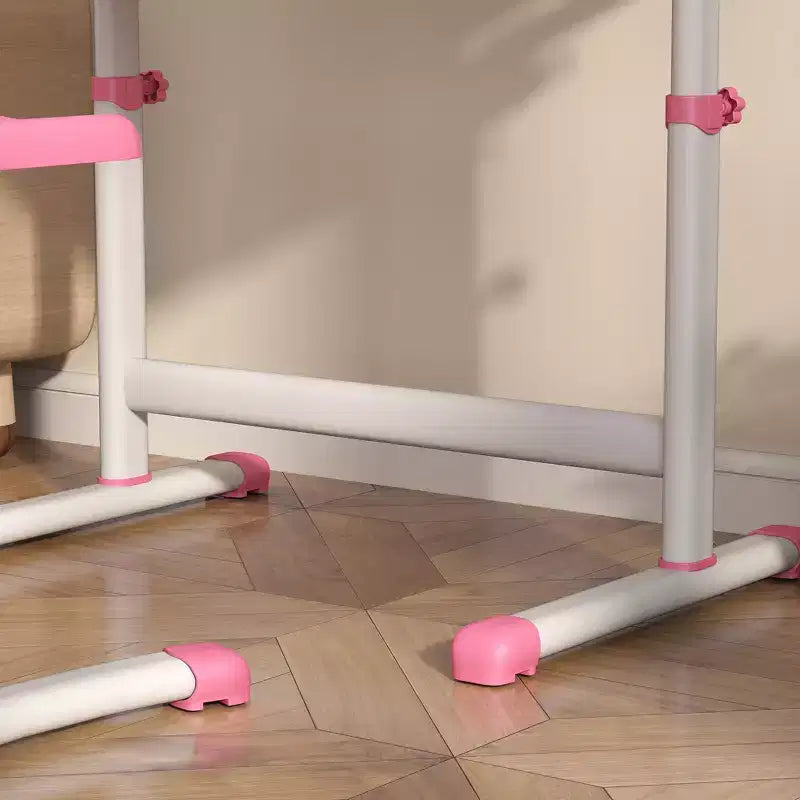 Set Scrivania e Sedie per Bambini, Scrivania da Studio per Scuola Regolabile in Altezza con Piano Inclinabile, Cassetto Portaoggetti, Portapenne, Gancio