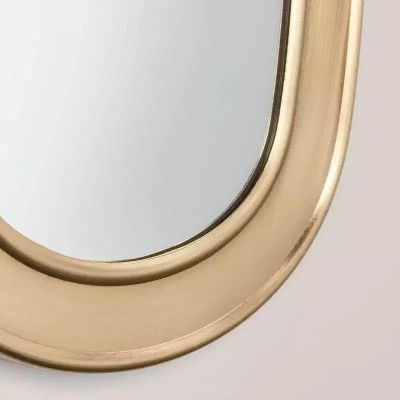 Specchio ovale con finitura in ottone
